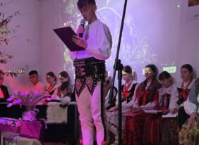 „Nikt nie porzuca ziemi, z której wyrasta”