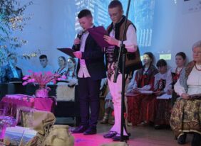 „Nikt nie porzuca ziemi, z której wyrasta”