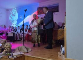 „Nikt nie porzuca ziemi, z której wyrasta”