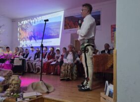 „Nikt nie porzuca ziemi, z której wyrasta”