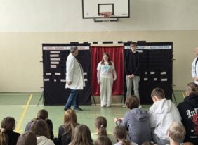 Teatralne spotkanie z gramatyką